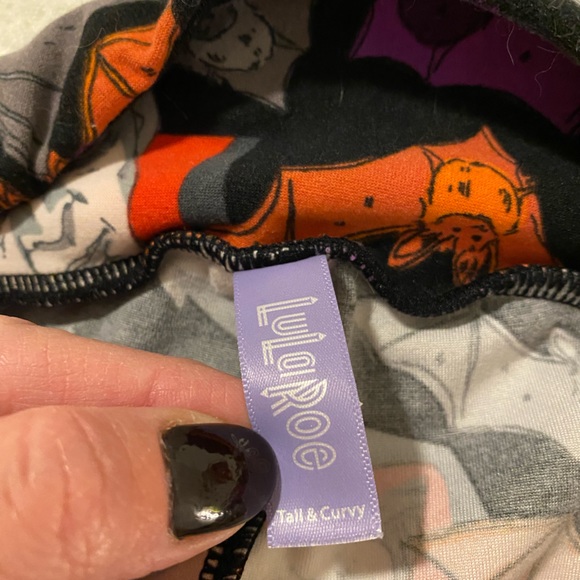 3/$28 EUC - LuLaRoe | Halloween Leggings | Buttery Soft | Tall & Curvy - Picture 2 of 3